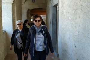 19 maja 2022r słuchacze UTW byli na wycieczce do Janowca i Czarnolasu.  Zwiedziliśmy ruiny zamku, dwór i spichlerz w Janowcu nad Wisłą. Podziwialiśmy piękne widoki ze wzgórza zamkowego. W Czarnolesie zwiedzaliśmy Muzeum Jana Kochanowskiego. Po trudach wędrówki odpoczynek przy ognisku.