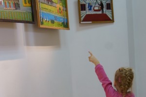 Wizyta dzieci na wystawie Stanisława Koguciuka
