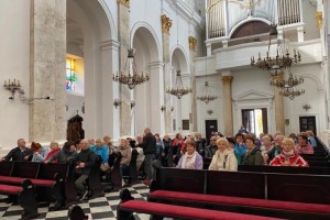 Wycieczka studentów łęczyńskiej filii Lubelskiego Uniwersytetu Trzeciego Wieku do Chełma i Kolonii Żółtanka.