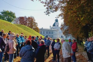 Wycieczka studentów łęczyńskiej filii Lubelskiego Uniwersytetu Trzeciego Wieku do Chełma i Kolonii Żółtanka.