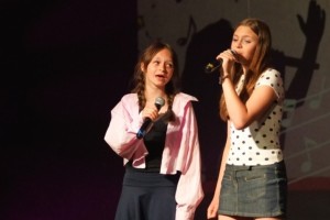 ZAKOŃCZENIE ROKU ARTYSTYCZNEGO DZIECI UCZĘSZCZAJĄCYCH NA ZAJĘCIA WOKALNE, FORTEPIANOWE ORAZ DZIKIEJ AKADEMII MUSICALU 