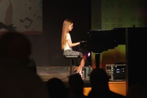 ZAKOŃCZENIE ROKU ARTYSTYCZNEGO DZIECI UCZĘSZCZAJĄCYCH NA ZAJĘCIA WOKALNE, FORTEPIANOWE ORAZ DZIKIEJ AKADEMII MUSICALU 