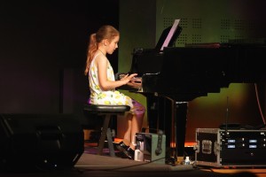 ZAKOŃCZENIE ROKU ARTYSTYCZNEGO DZIECI UCZĘSZCZAJĄCYCH NA ZAJĘCIA WOKALNE, FORTEPIANOWE ORAZ DZIKIEJ AKADEMII MUSICALU 