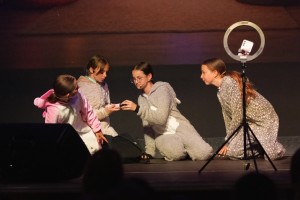 ZAKOŃCZENIE ROKU ARTYSTYCZNEGO DZIECI UCZĘSZCZAJĄCYCH NA ZAJĘCIA WOKALNE, FORTEPIANOWE ORAZ DZIKIEJ AKADEMII MUSICALU 